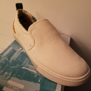 Toms trvl lite low slip ons size 7